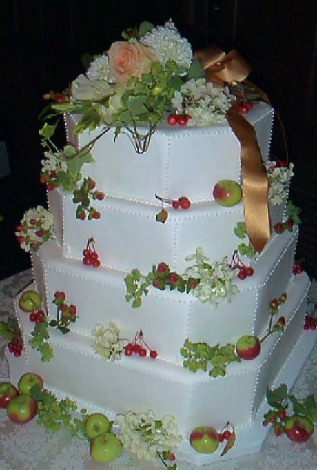 Wedding Cake with Apples 