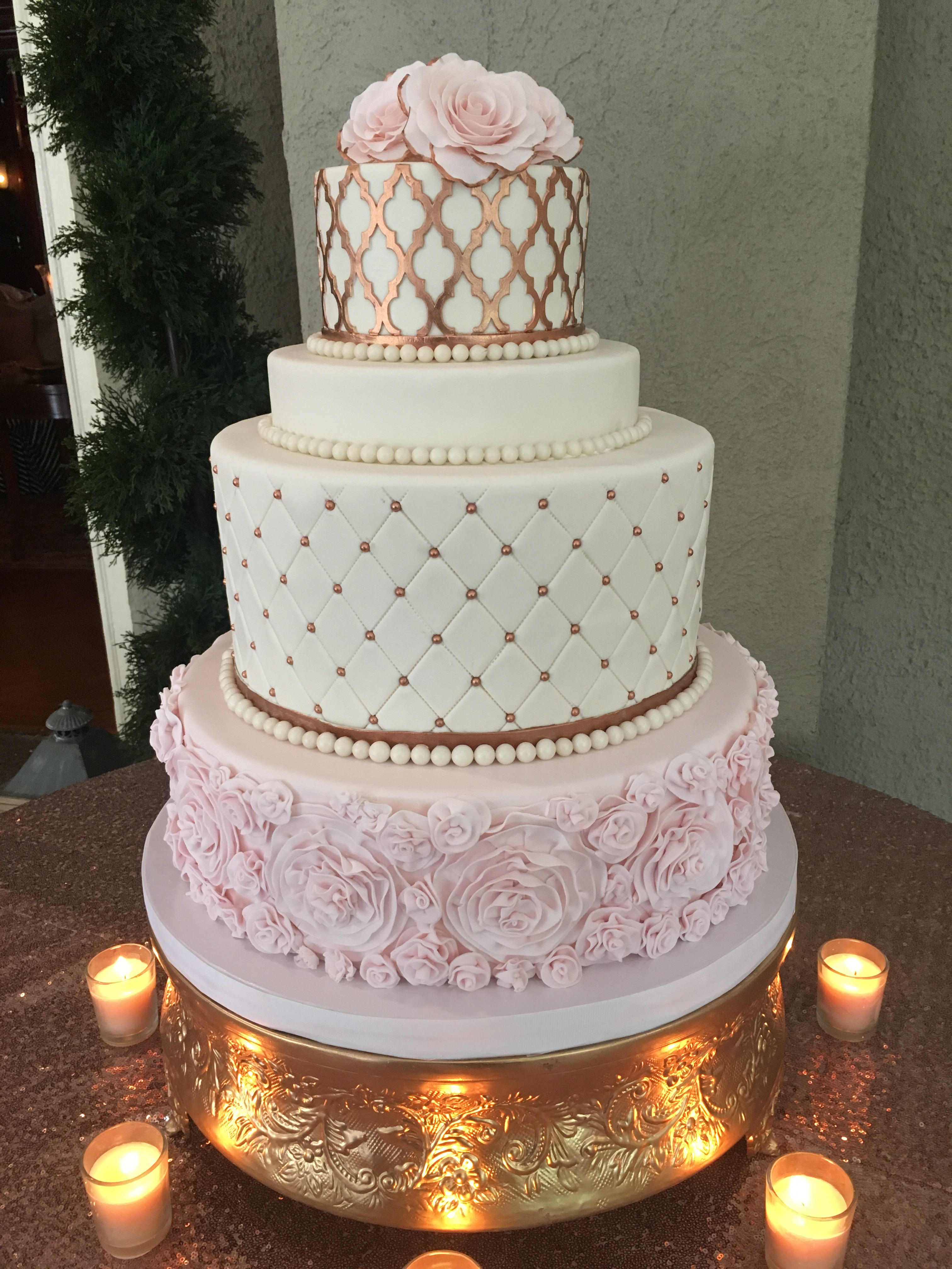 Elegant Wedding Cake with Roses and Gold