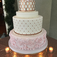 Elegant Wedding Cake with Roses and Gold